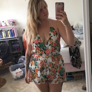 🌻4/$25🌻 Shinestar Floral Romper Large